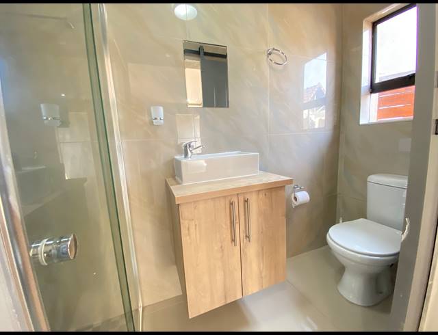 1 BEDROOM APARTMENT TO LET IN WEST ACRES EXT 6